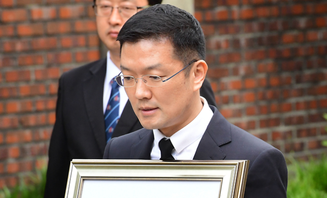 에코프로머티리얼즈 IPO 성공…LG家 경영권 분쟁과 왜 엮일까 - 뉴스 썸네일 이미지
