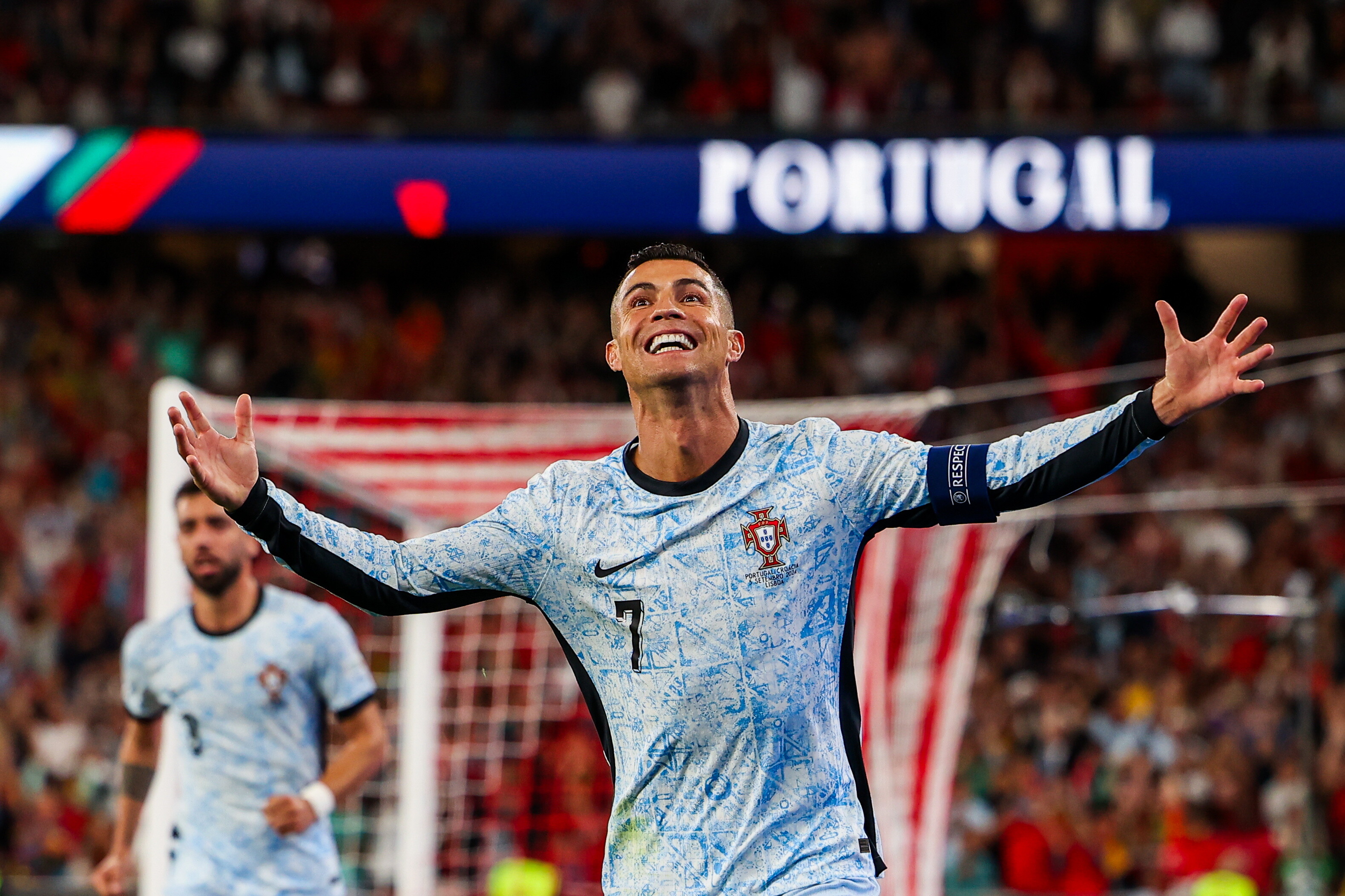 CR7 Makes History: Ronaldo Becomes the First Person to Reach 1 Billion Social Media Followers