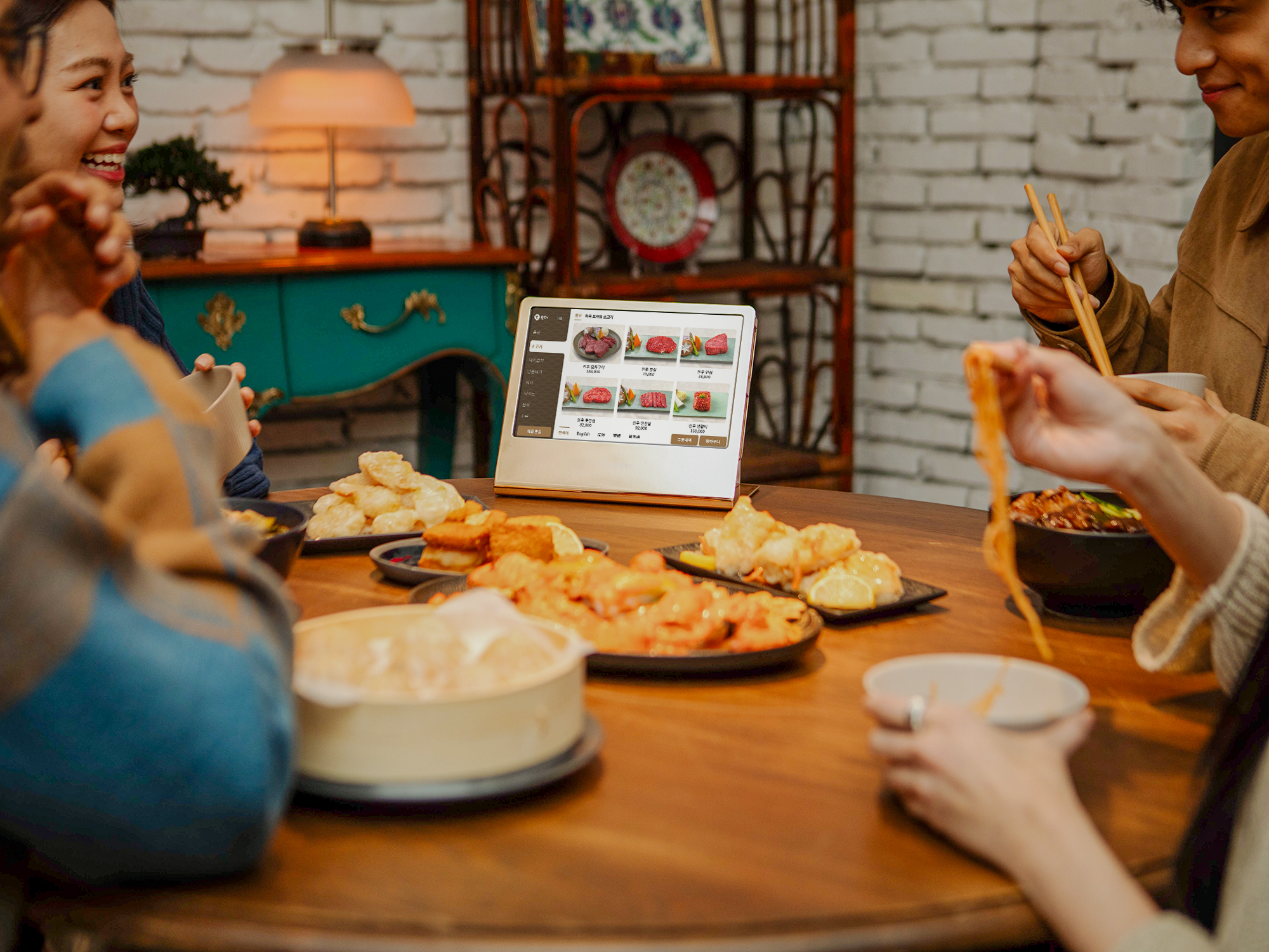 열 알바생 안 부러운 '외식업계 효자'...테이블오더 시대 '활짝' - 뉴스 썸네일 이미지