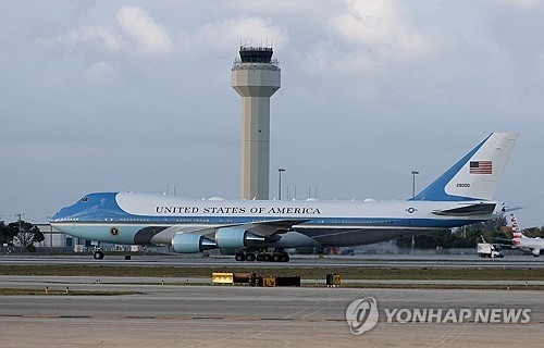 Trump, Qatar Boeing 747-8 Gift Controversy