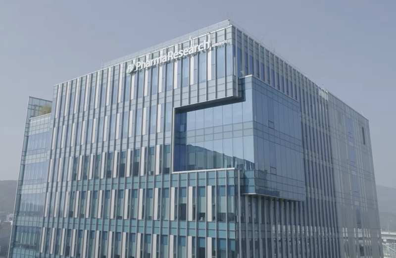 파마리서치 2세 창업 '픽셀리티' 특혜 논란 도마 위 - 뉴스 썸네일 이미지