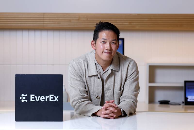 경영은 '피하고 싶은 선택' 버텨내는 일' [CEO의 서재] - 뉴스 썸네일 이미지