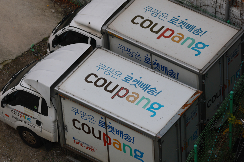 '탈팡' 틈새 노린 1시간 배송...대형마트·편의점, 퀵커머스로 반격 - 뉴스 썸네일 이미지