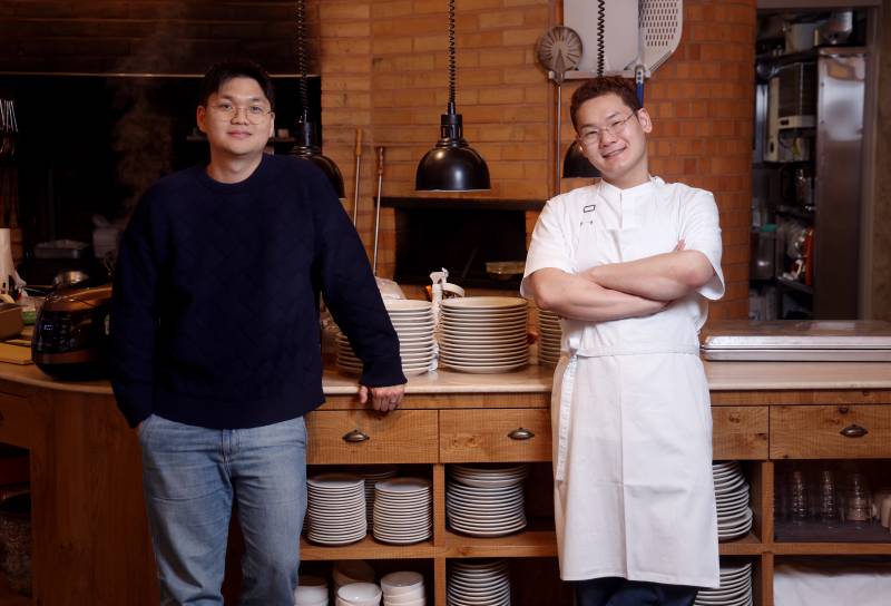 "협업 만족도 500%"...두 남자가 '컬리 품절템' 만든 비결 [이코노 인... - 뉴스 썸네일 이미지