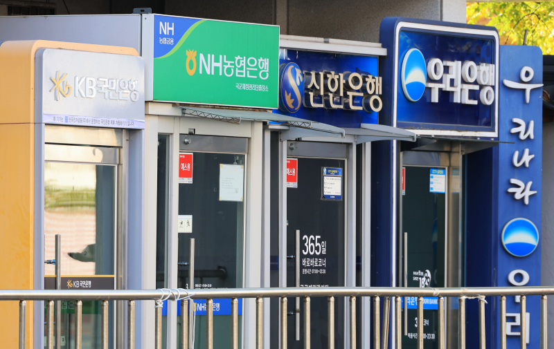 반도체는 세계 제패...금융은 '대원군 쇄국' [스페셜리스트 뷰] - 뉴스 썸네일 이미지
