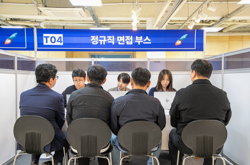 500명 넘게 몰렸다...쿠팡풀필먼트 채용박람회 북적 - 뉴스 썸네일 이미지