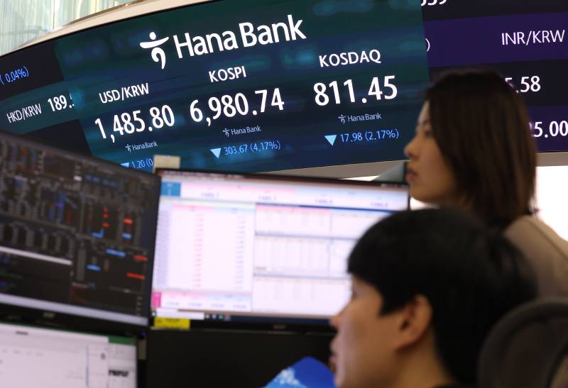 널뛰기 코스피에 떠나는 개미…예탁금 10조 증발·‘빚투’도 급감