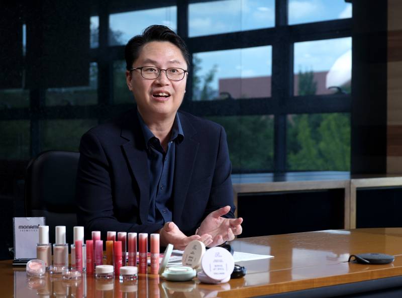 "공장은 살 수 있어도 수주는 못 산다" 모나미코스메틱 박경현의 '발... - 뉴스 썸네일 이미지