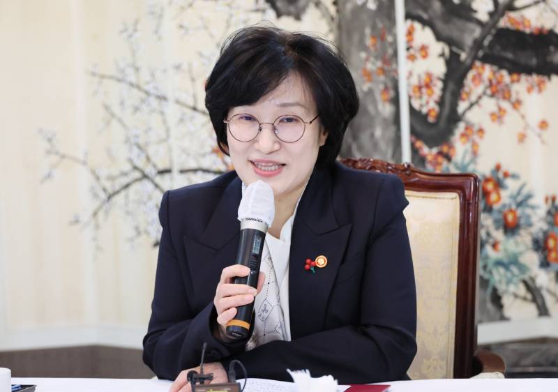 '여전히 유리천장' 여성 임원 없는 곳 56.2%...사내이사 단 10명 - 뉴스 썸네일 이미지