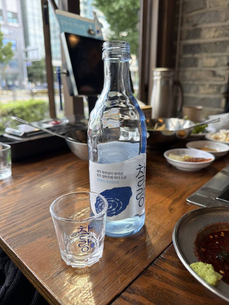 "카스에 찰랑 타볼까"...90년 만에 소주 만드는 오비맥주 - 뉴스 썸네일 이미지
